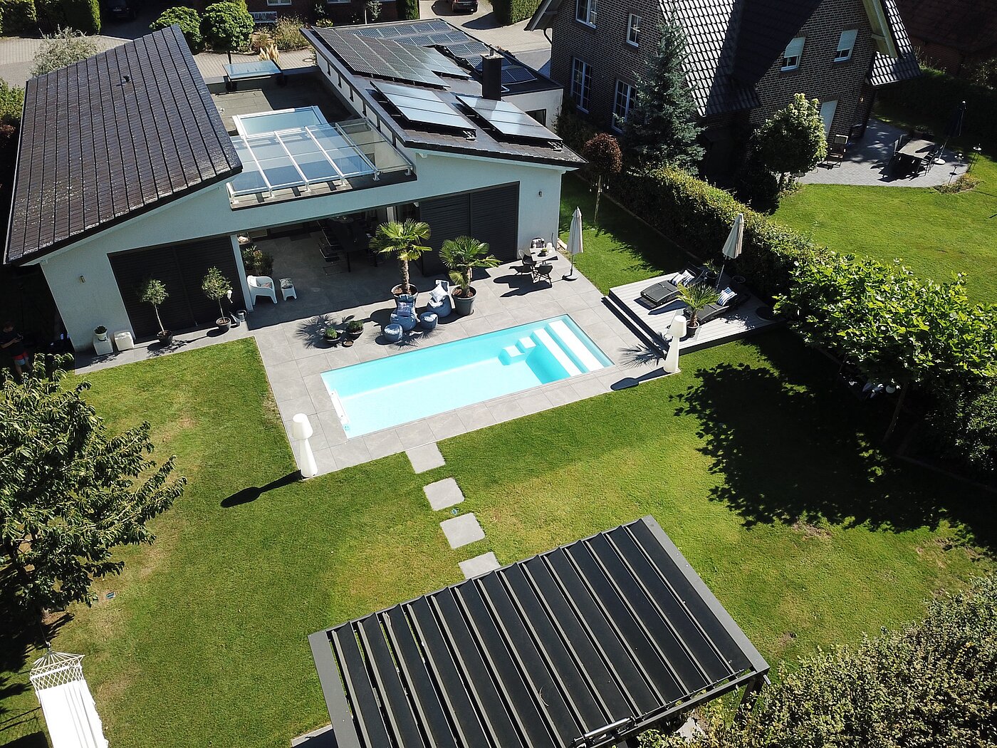 NORDIQ Pool im Garten, Luftaufnahme